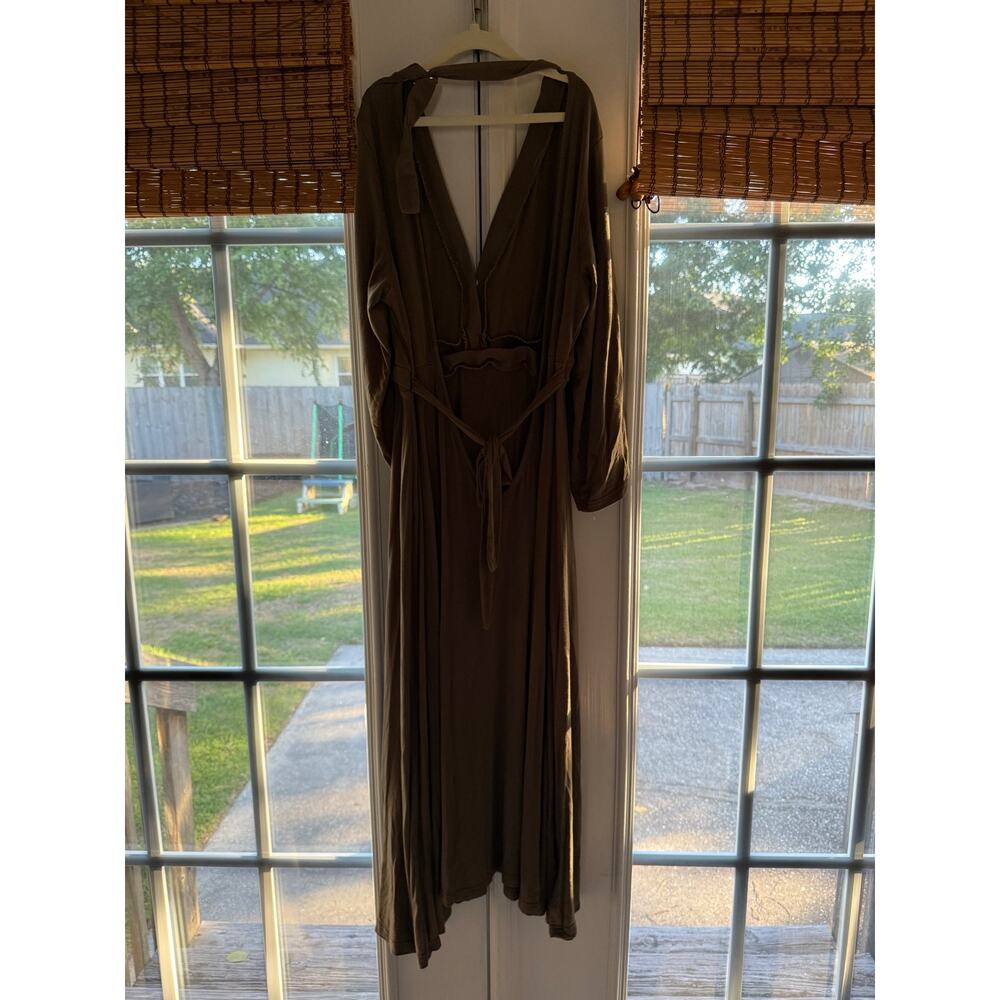 Labor Robe - Picture 2 of 3